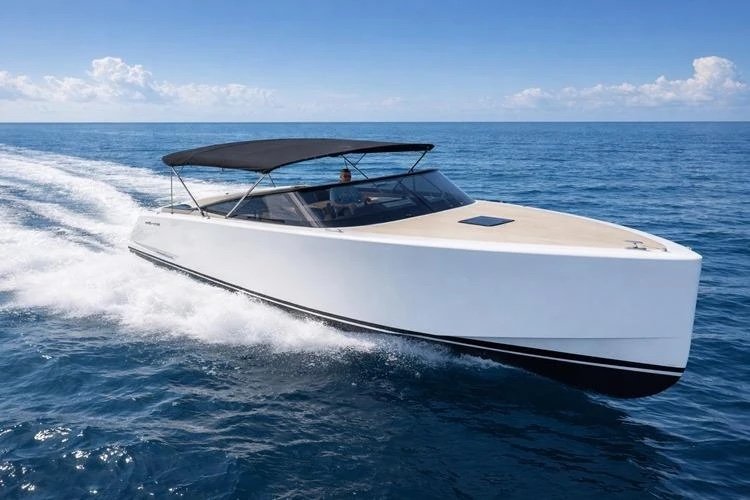 LIV – VanDutch 40 yacht charter
